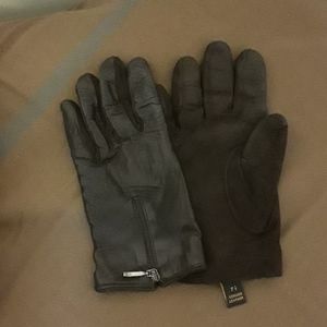 Leather, suede dark brown gloves.